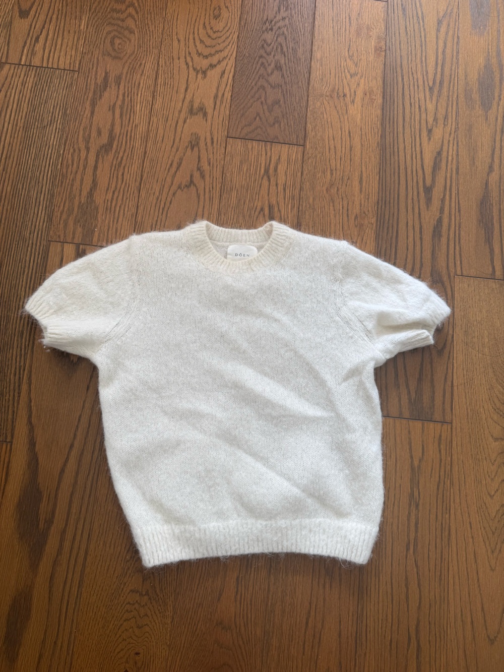 Doen Blank Short-Sleeve Crewneck Sweater in Off-White
